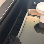 Piso Preto Epóxi em Banheiro Projeduau