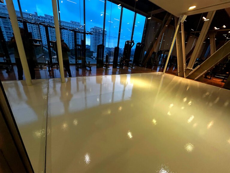 Piso Poliuretano Evopiso Obra em Academia BodyTech Shopping Iguatemi