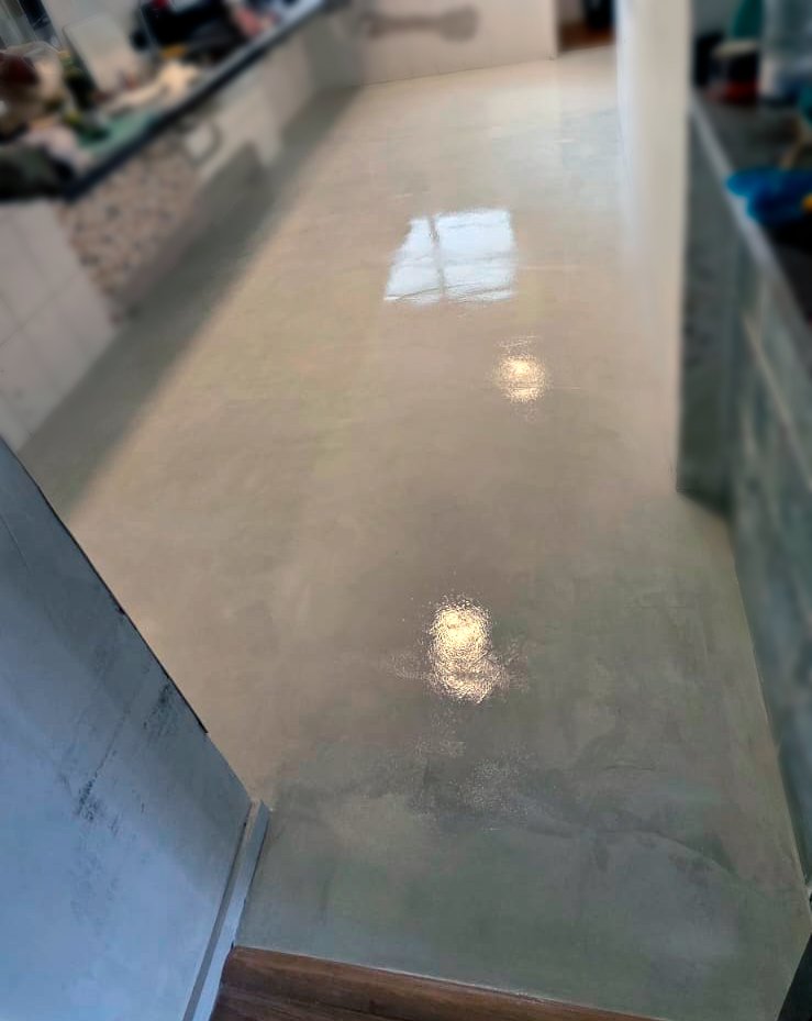 Obra Residencial de Revestimento com Microcimento em Cozinha