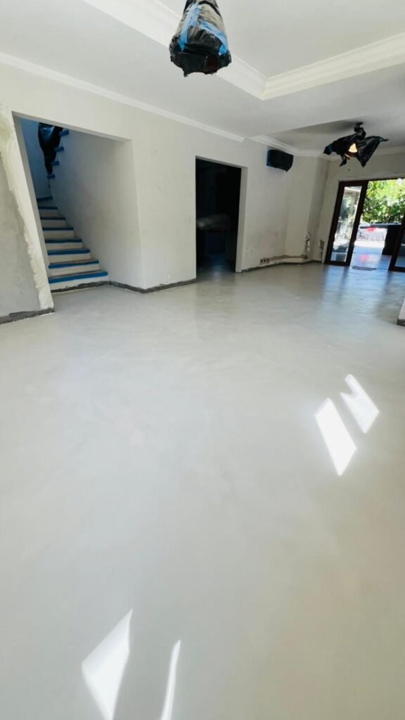 Piso de Microcimento em São Sebastião cor Ash Gray